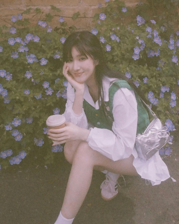 落選港姐遊芬蘭曬紅色火辣泳照 白滑美肌+深長事業線勁吸睛!