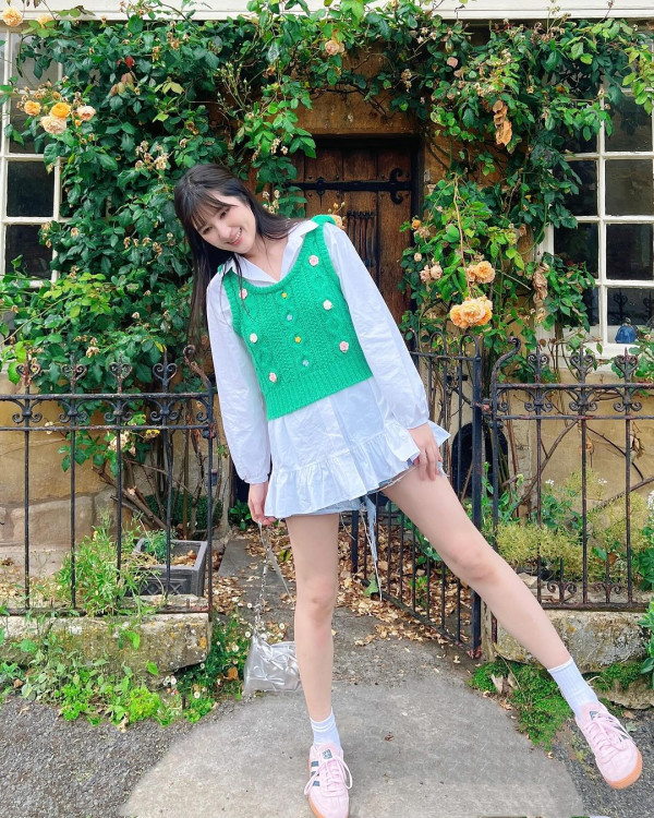 落選港姐遊芬蘭曬紅色火辣泳照 白滑美肌+深長事業線勁吸睛!