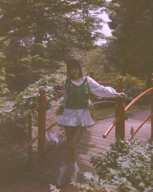 落選港姐遊芬蘭曬紅色火辣泳照 白滑美肌+深長事業線勁吸睛!