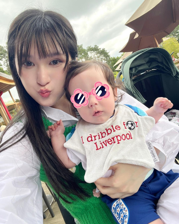 落選港姐遊芬蘭曬紅色火辣泳照 白滑美肌+深長事業線勁吸睛!