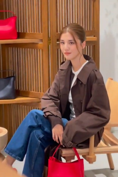 「百億新抱」吳千語現身內地晚宴生圖曝光 身材變圓潤小腹微微隆起飄孕味？ 