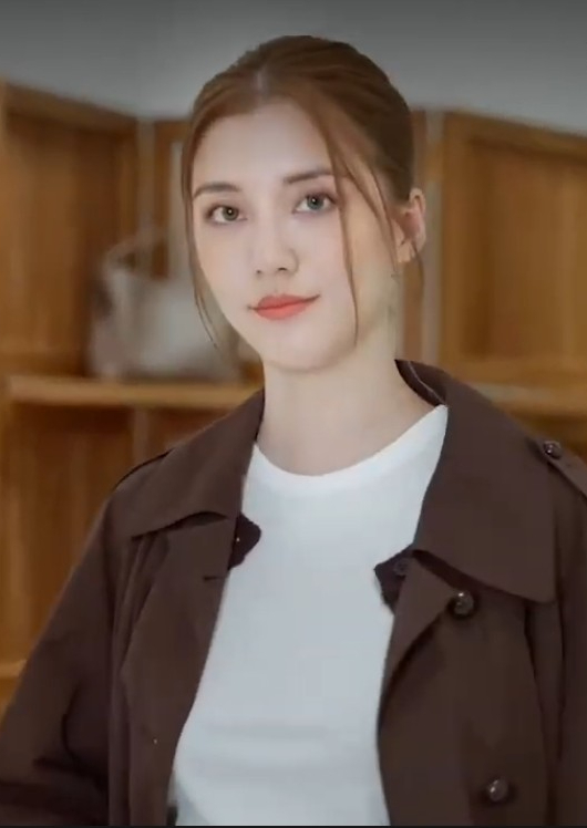 「百億新抱」吳千語現身內地晚宴生圖曝光 身材變圓潤小腹微微隆起飄孕味？ 