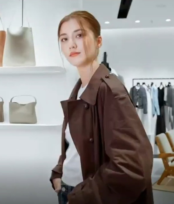 「百億新抱」吳千語現身內地晚宴生圖曝光 身材變圓潤小腹微微隆起飄孕味？ 