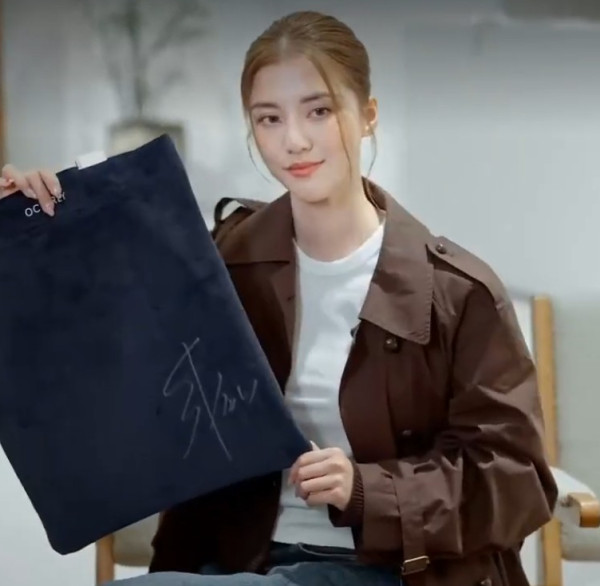 「百億新抱」吳千語現身內地晚宴生圖曝光 身材變圓潤小腹微微隆起飄孕味？ 