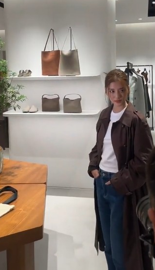 「百億新抱」吳千語現身內地晚宴生圖曝光 身材變圓潤小腹微微隆起飄孕味？ 