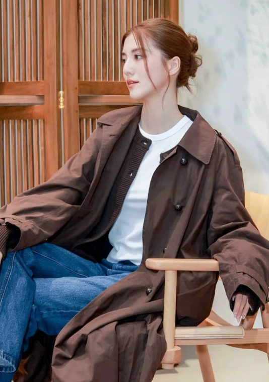 「百億新抱」吳千語現身內地晚宴生圖曝光 身材變圓潤小腹微微隆起飄孕味？ 