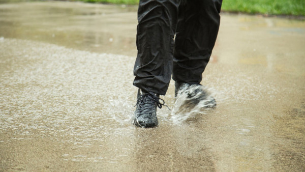 颱風樺加沙｜打風落雨衣物濕笠笠點搞？9大家居小貼士極速乾衣/乾鞋車內抽濕無難度