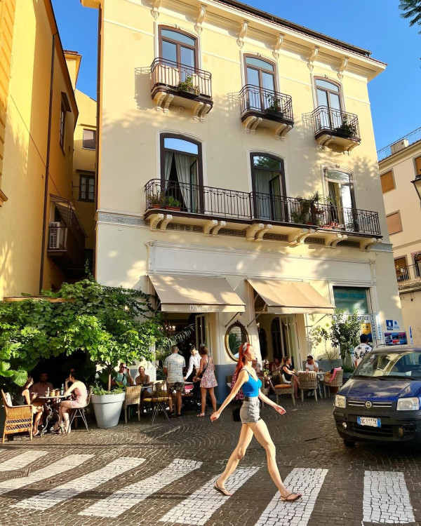 韓妹大學圖書館開色情直播！觀眾課金即場脫衣露乳！ 