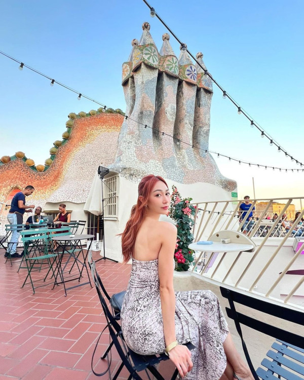 孖機師男友暢遊西班牙歷史建築 簡淑兒曬旅行打卡相：愛上巴塞隆拿 