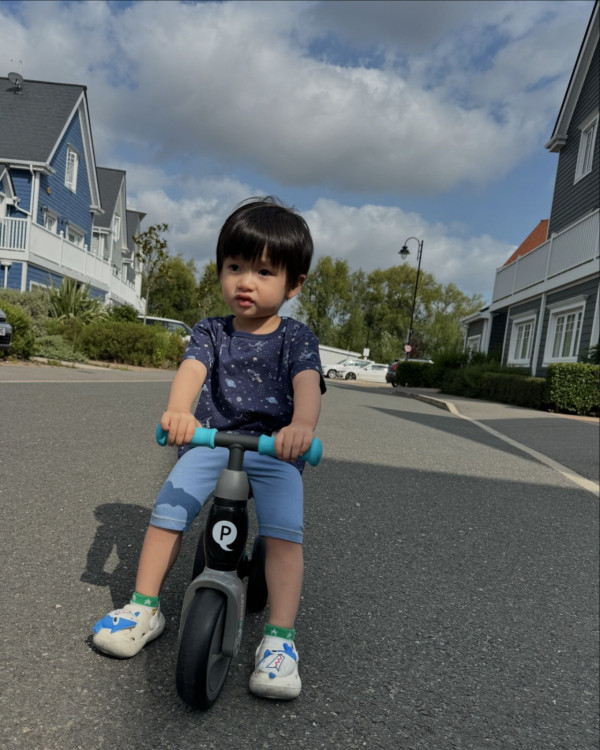 吳日言透露移民英國新動向 對大女行為束手無策 坦言：有我遺傳 