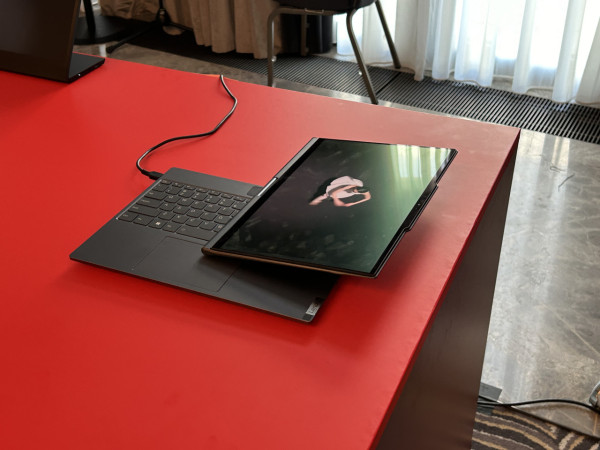 【IFA 直擊】Lenovo 創意 AI PC 體驗 跳舞表演、離線 Gen 圖、智能執相、一拍傳輸