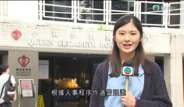 TVB女記者陳尚萱九龍城潑水節被圍攻潑水 被膠桶笠頭當場求饒：唔好淋我住！