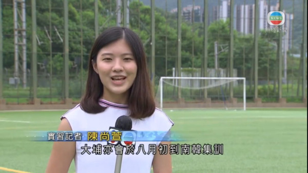 TVB女記者陳尚萱九龍城潑水節被圍攻潑水 被膠桶笠頭當場求饒：唔好淋我住！