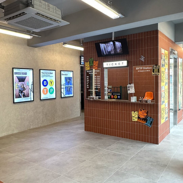 韓國人生四格拍貼機店10間特色推薦！影地鐵場景佈置/明星同款透明相紙 