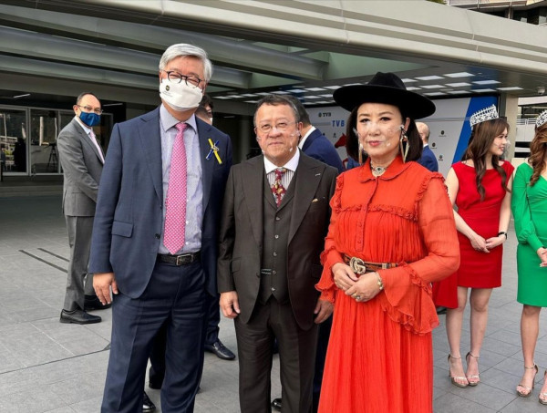 汪明荃認真是GUCCI忠實粉絲,無論是衫褲鞋襪都有,包括冷衫T恤、絲巾、腰帶等。來源:IG@wang_liza