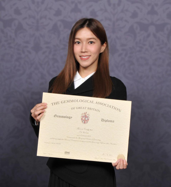 傅嘉莉廈門旅行 品嚐蟲蟲美食「土筍凍」面不改容 網民大讚：女漢子！ 