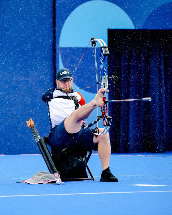 17歲無臂少女Sheetal Devi殘奧摘銅  以雙腳射箭仍百發百中紅心引熱討 