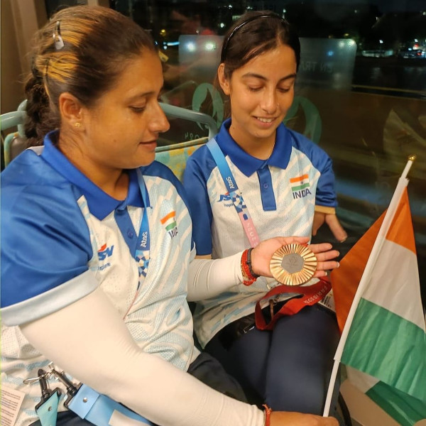 17歲無臂少女Sheetal Devi殘奧摘銅  以雙腳射箭仍百發百中紅心引熱討 