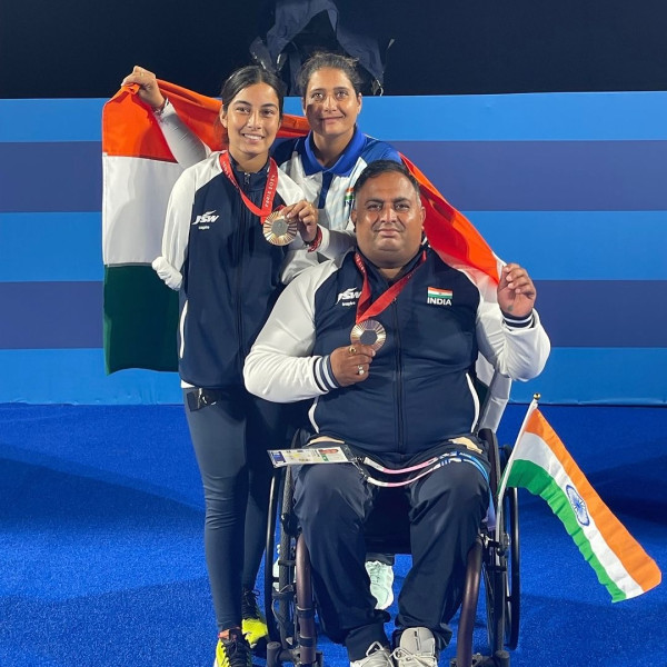 17歲無臂少女Sheetal Devi殘奧摘銅  以雙腳射箭仍百發百中紅心引熱討 