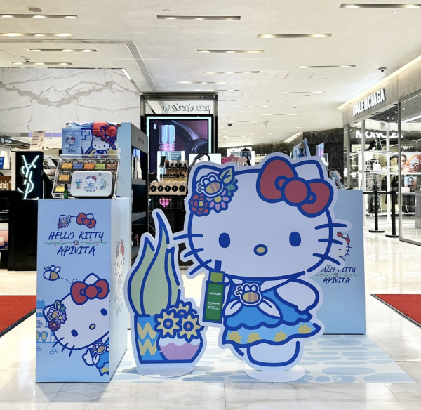 Apivita全新聯乘Hello Kitty限定套裝！希臘花園主題分店打卡 送卡通氣墊梳/野餐沙灘墊