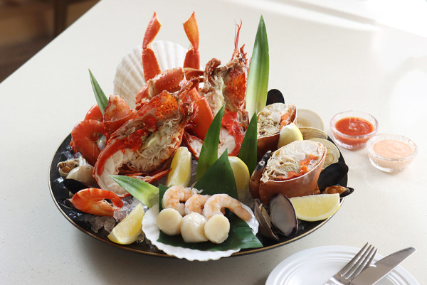 自助山  零死角維港美景伴食自助餐