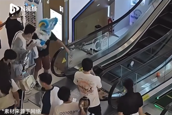 深圳歡樂谷發展男色經濟 爆肌男模人氣如韓星?十指緊扣親密任影