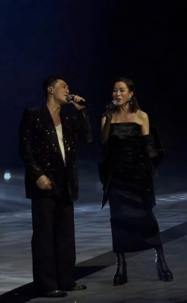 佘詩曼廣州被捕獲真實素顏樣!49歲狀態引網民熱議!