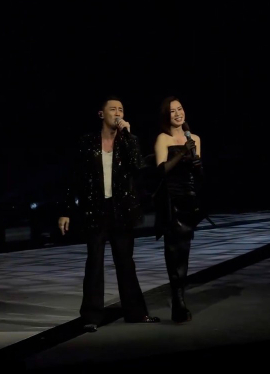 佘詩曼廣州被捕獲真實素顏樣!49歲狀態引網民熱議!