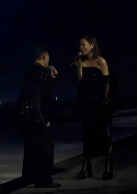 佘詩曼廣州被捕獲真實素顏樣!49歲狀態引網民熱議!