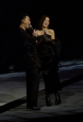 佘詩曼廣州被捕獲真實素顏樣!49歲狀態引網民熱議!