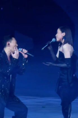 佘詩曼廣州被捕獲真實素顏樣!49歲狀態引網民熱議!