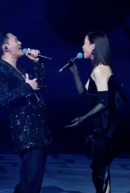 佘詩曼廣州被捕獲真實素顏樣!49歲狀態引網民熱議!