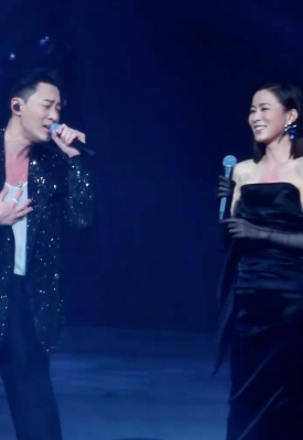 佘詩曼廣州被捕獲真實素顏樣!49歲狀態引網民熱議!