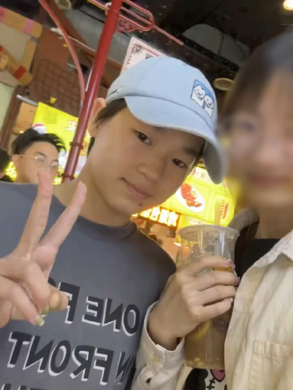 Tom Daley快閃香港24小時 桑拿室派福利照！僅包一條毛巾大騷腹肌 