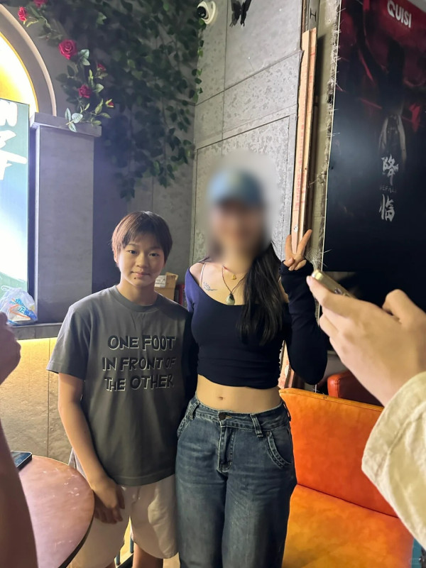 Tom Daley快閃香港24小時 桑拿室派福利照！僅包一條毛巾大騷腹肌 