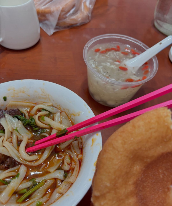 聲夢小花素顔內地被巧遇 親民會粉絲狂舉心 1部位被讚天仙下凡