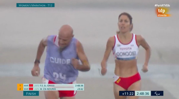 巴黎殘奧｜西班牙視障女跑手一舉動痛失銅牌！終點前伸手扶抽筋領跑員即被取消資格 