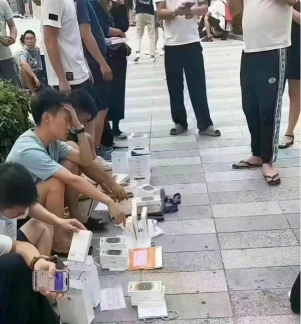 iPhone 16內地版無AI功能？香港料掀炒風！內地果粉湧港搶買手機