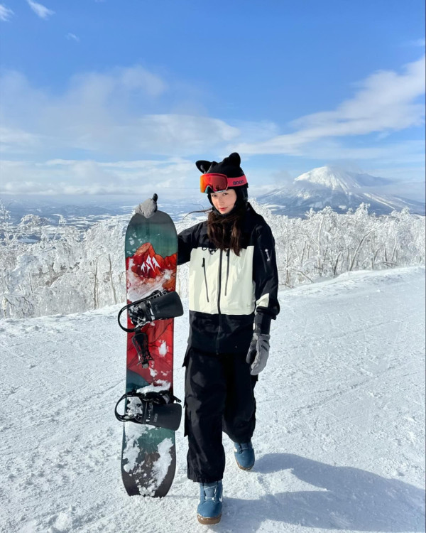 馮素波新加坡旅行曬姊妹合照！網民驚訝餅印細妹神撞樣Anson Lo 