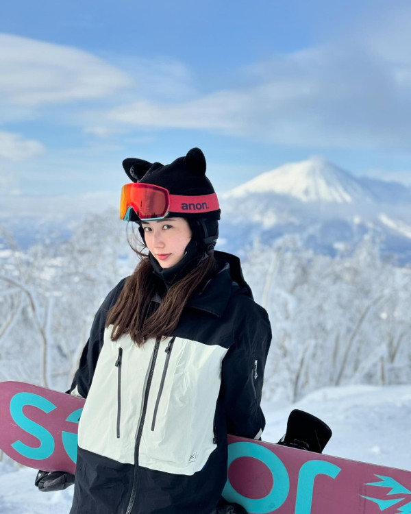 馮素波新加坡旅行曬姊妹合照！網民驚訝餅印細妹神撞樣Anson Lo 