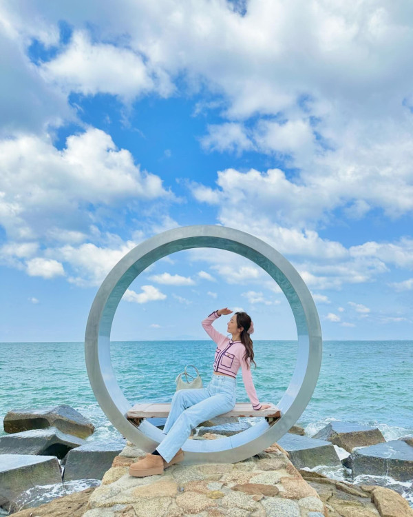 馮素波新加坡旅行曬姊妹合照！網民驚訝餅印細妹神撞樣Anson Lo 