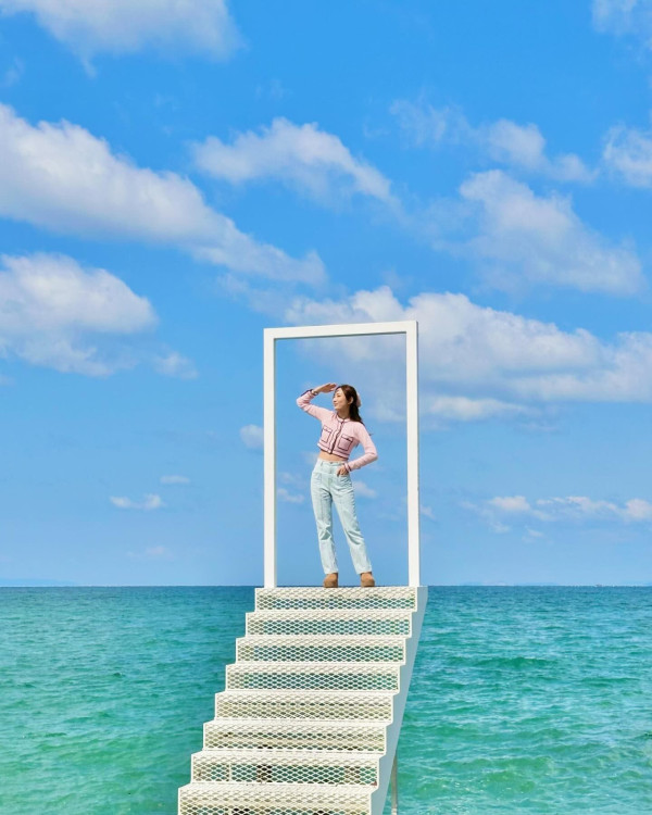 馮素波新加坡旅行曬姊妹合照！網民驚訝餅印細妹神撞樣Anson Lo 