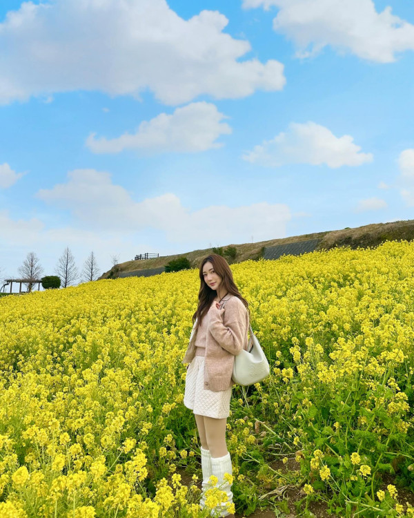 馮素波新加坡旅行曬姊妹合照！網民驚訝餅印細妹神撞樣Anson Lo 