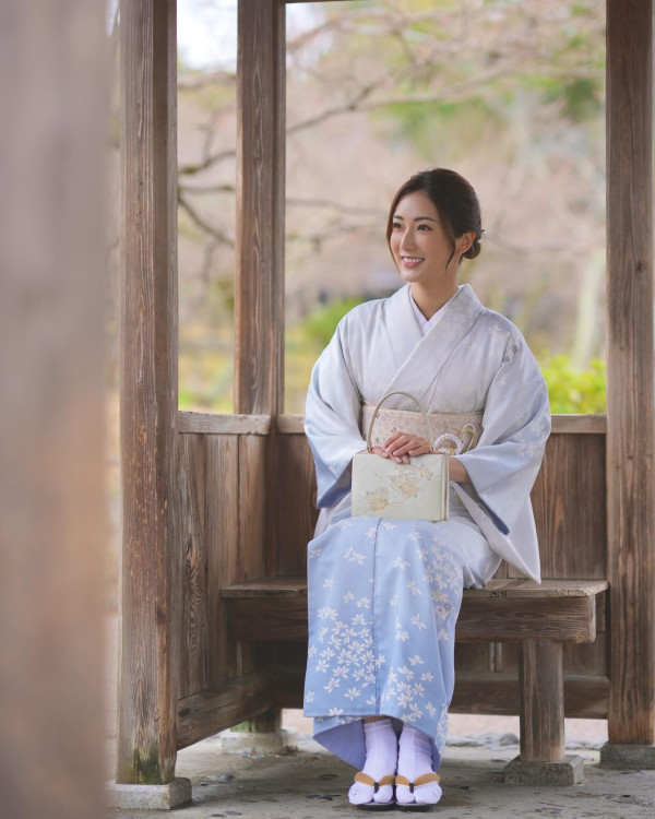 馮素波新加坡旅行曬姊妹合照！網民驚訝餅印細妹神撞樣Anson Lo 