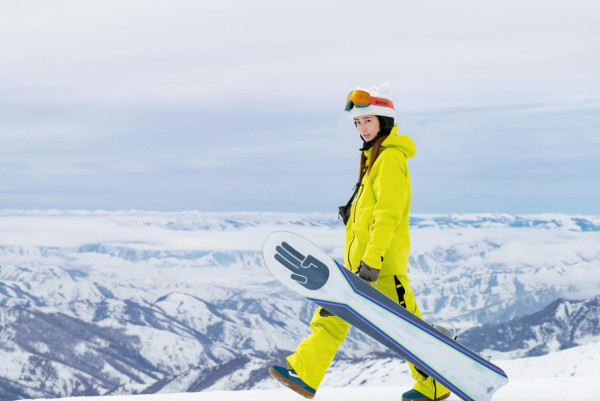 馮素波新加坡旅行曬姊妹合照！網民驚訝餅印細妹神撞樣Anson Lo 