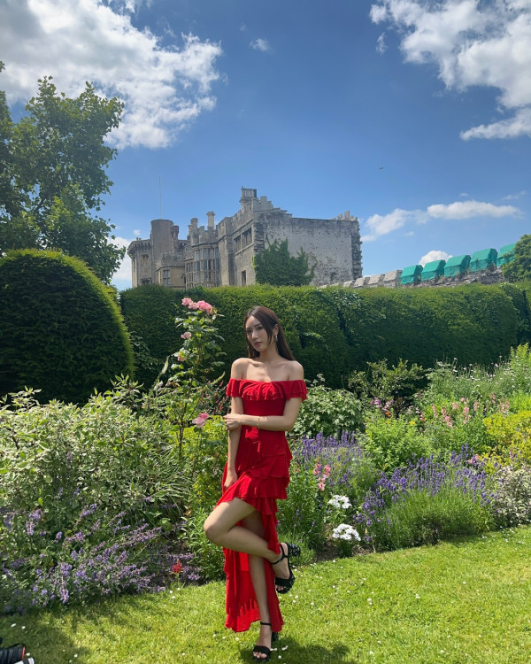 蔡嘉欣前空姐家姐曬婚照好事近 網友留言恭喜：姐姐係咪有咗？ 