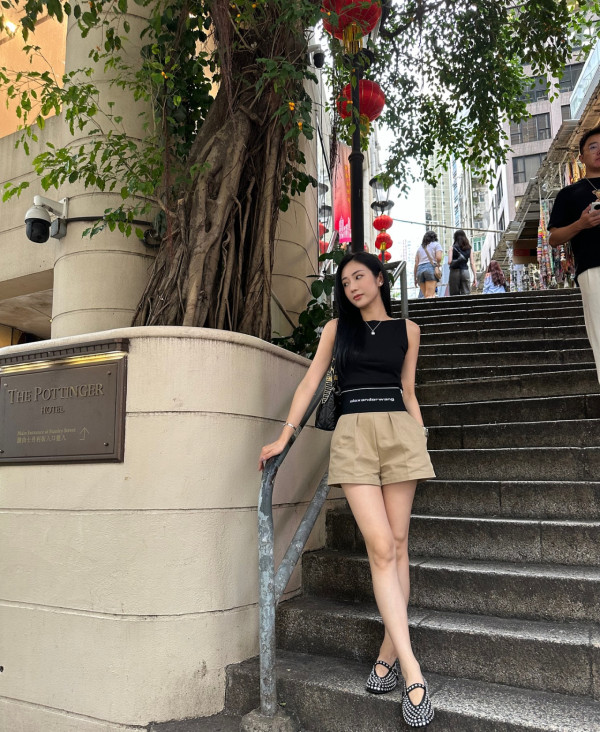 蔡嘉欣前空姐家姐曬婚照好事近 網友留言恭喜：姐姐係咪有咗？ 