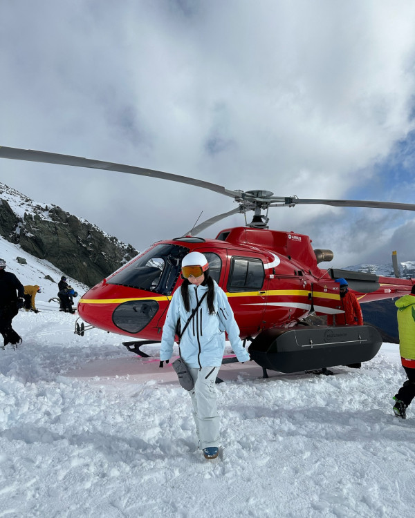 蔡嘉欣前空姐家姐曬婚照好事近 網友留言恭喜：姐姐係咪有咗？ 