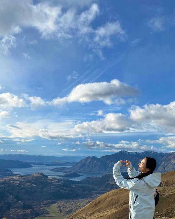 蔡嘉欣前空姐家姐曬婚照好事近 網友留言恭喜：姐姐係咪有咗？ 