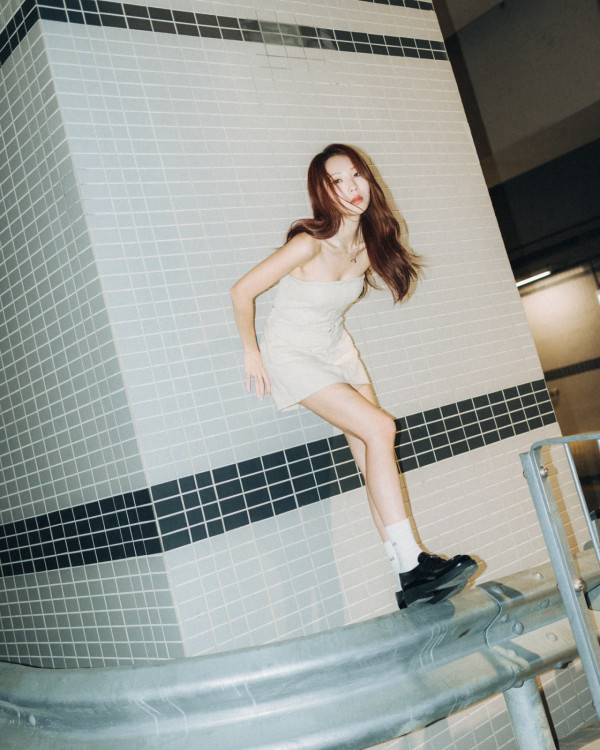 女星誤幫護照「沖涼」！成本又濕又皺點算好？網民教3招急救 